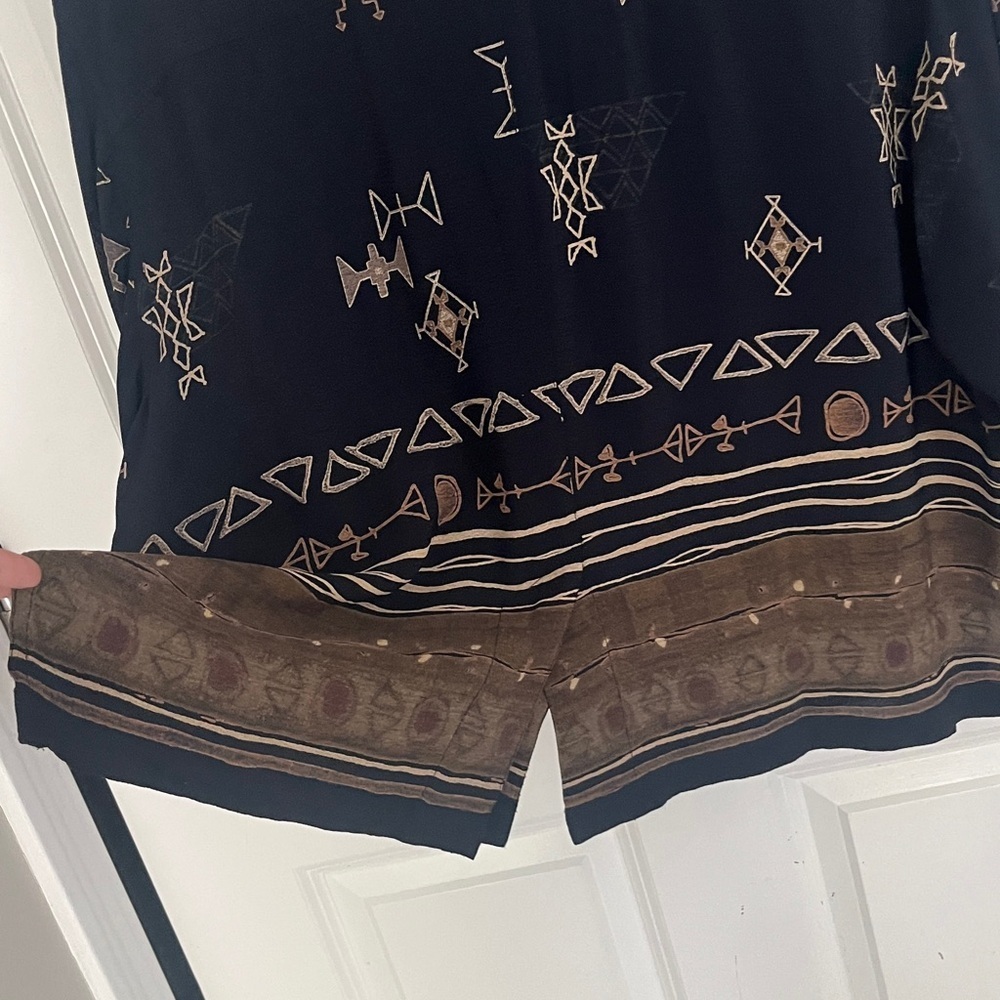 Chico's Vintage Black, Brown Tribal Patterned Button Down Shirt size 2 = Large - Picture 8 of 10